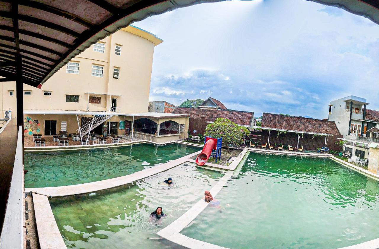 Grand Madani Hotel Mataram Exterior foto